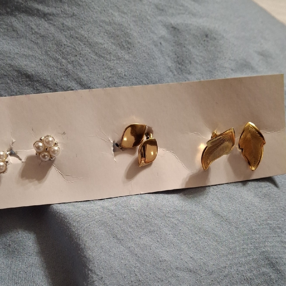 Vintage Clip-on Chic Gold and Pearl Earring Ser Of 3 (Ear057)
